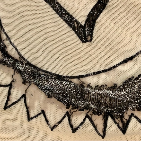 Vintage fabulous distressed pullover with black and silver appliqués - Picture 13 of 15